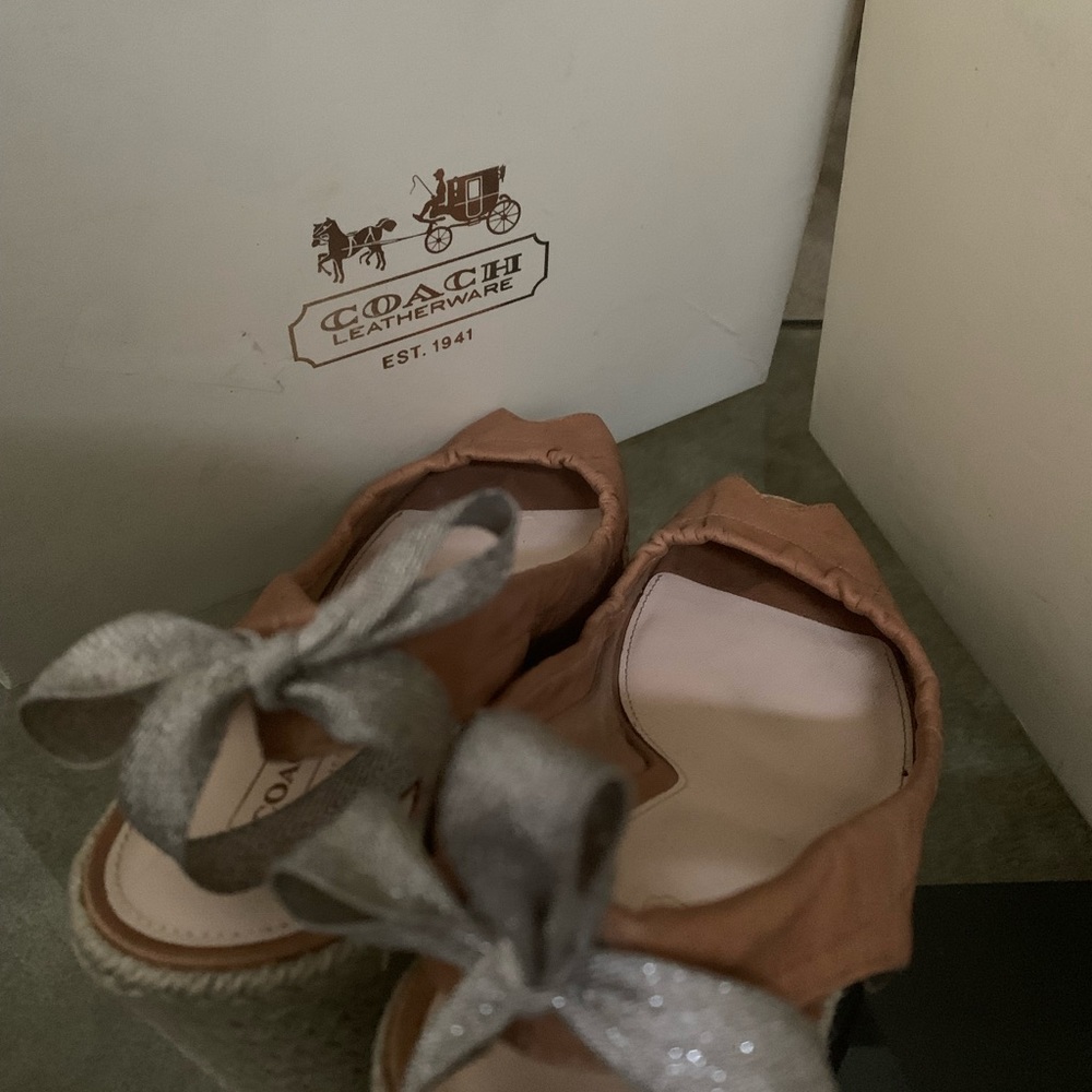 Coach Women's Maritza Calf Shoe Size 9.5 M Tan - Picture 5 of 11